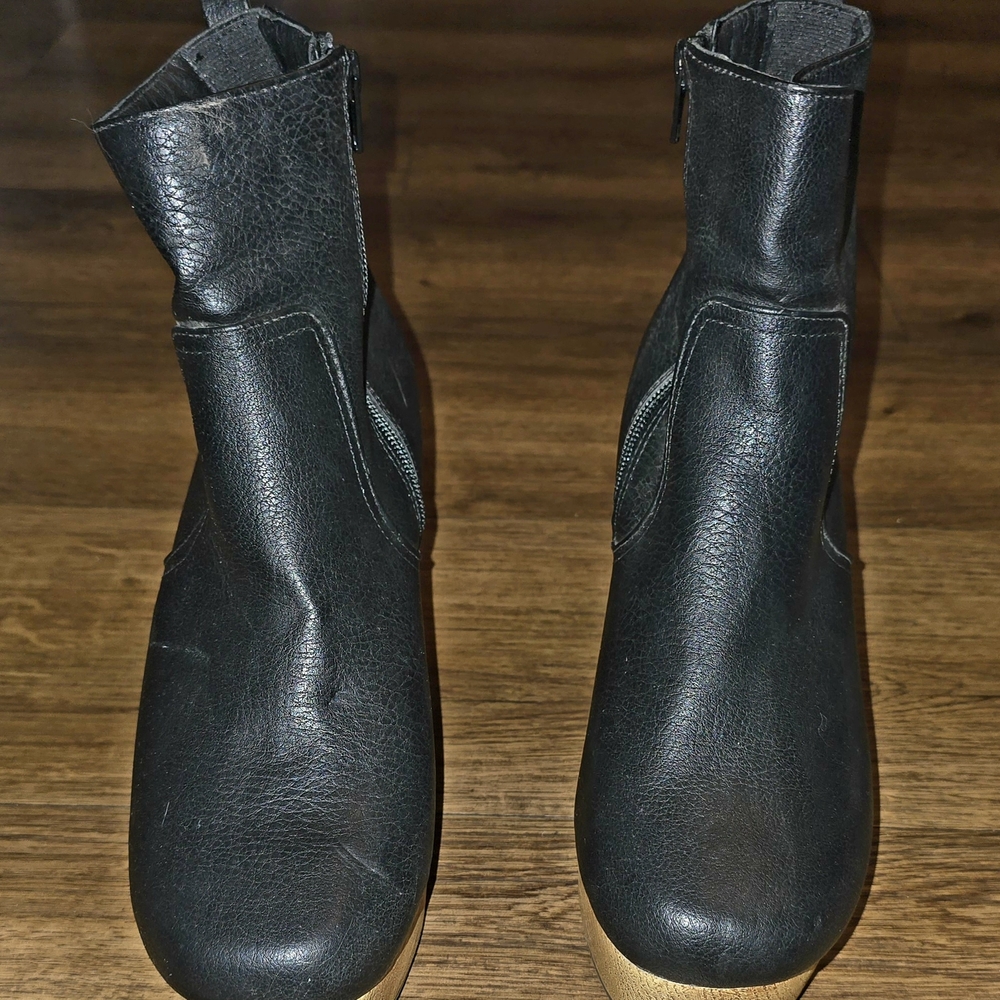 Elegant Black Ankle Boots with Tan Soles
